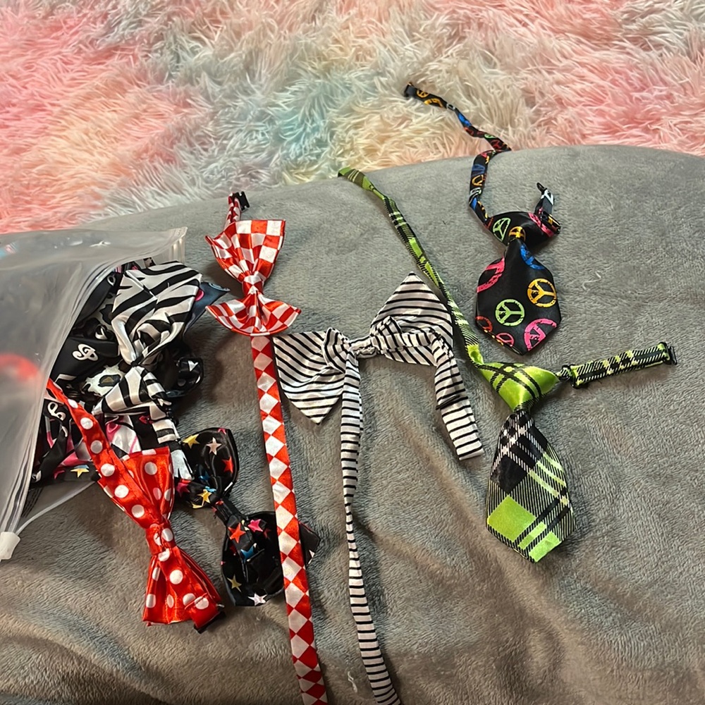 New pet collars for dogs cats etc….sold as a bundle Not for large animals